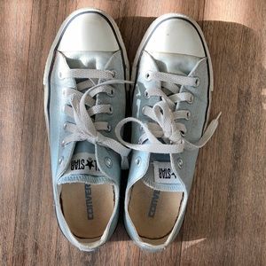 Converse tennis shoes